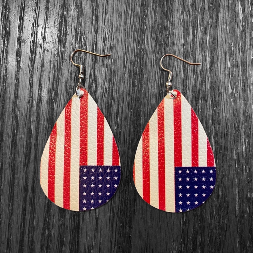 🇺🇸American Flag Silver Hook PU Leather Lightweight Hanging Earrings!